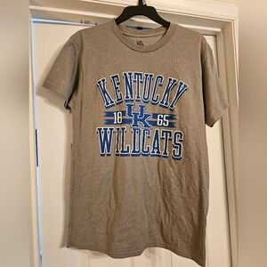 Kentucky Wildcats Gray T-Shirt. Size:M.